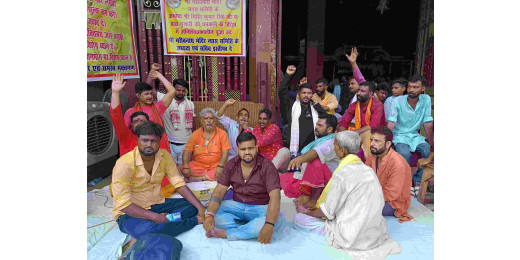 बाबा गरीबनाथ मंदिर के पुजारियों का अनिश्चितकालीन धरना जारी, मंदिर की पूजा-पाठ ठप 